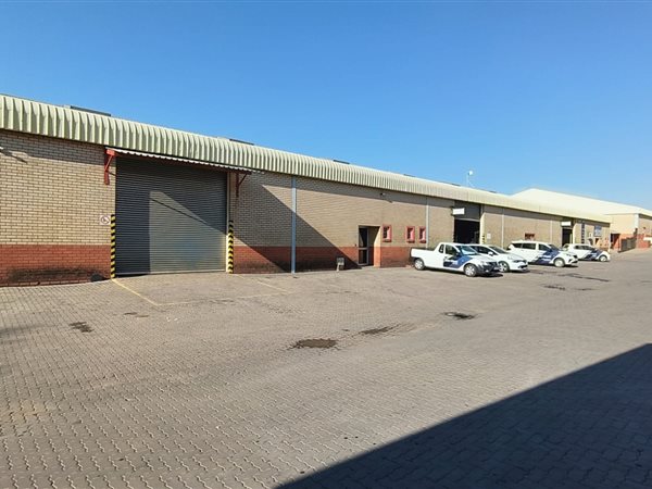 1 800  m² Industrial space