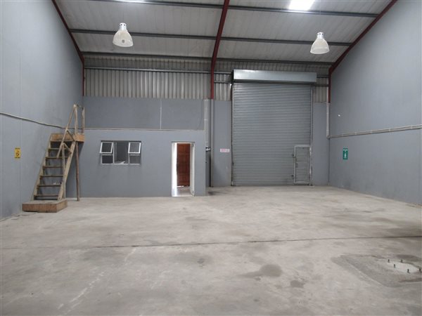 220 m² Industrial space 220 m² Industrial space