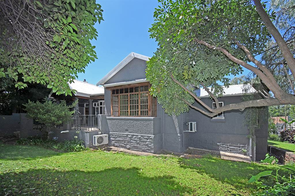4 Bed House in Parktown photo number 4