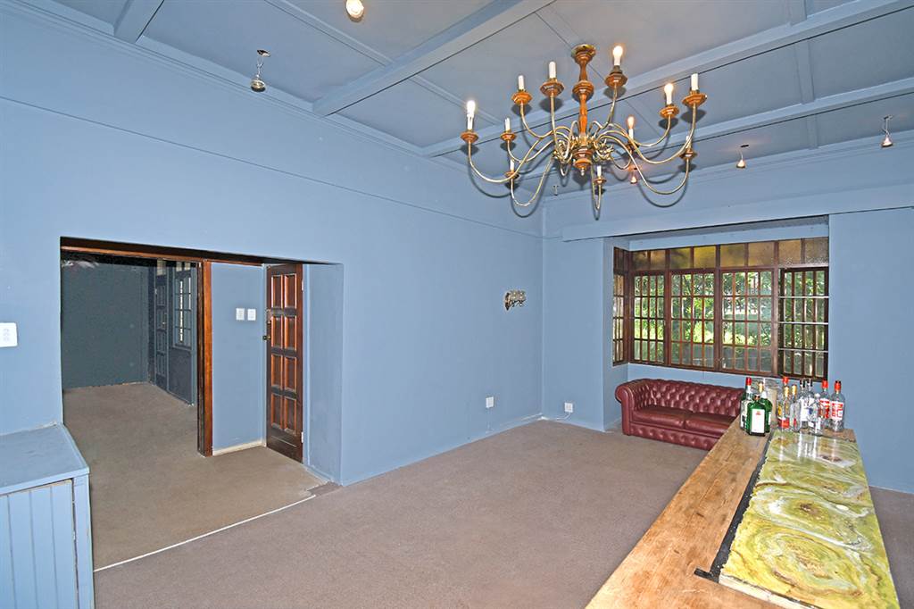 4 Bed House in Parktown photo number 10
