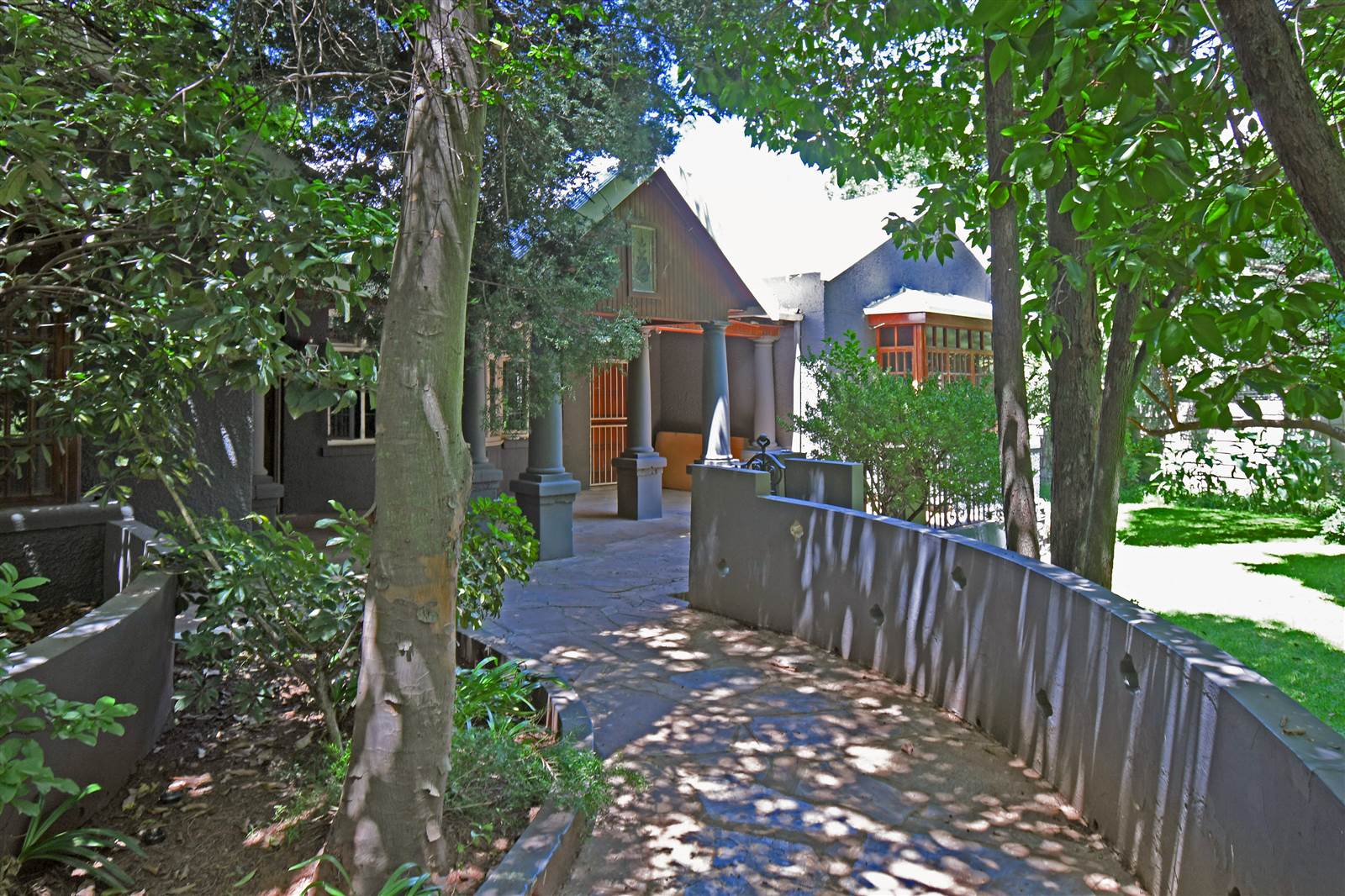 4 Bed House in Parktown photo number 1