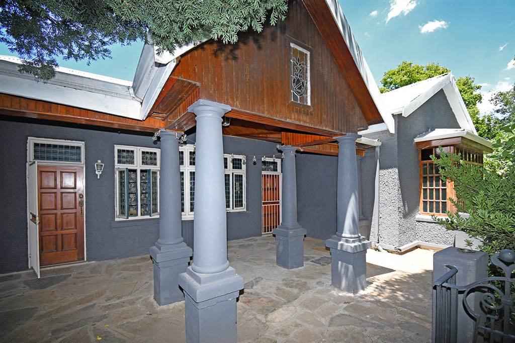 4 Bed House in Parktown photo number 26
