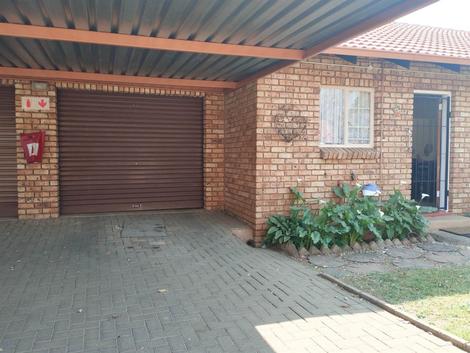 2 Bed Townhouse in Parktown Estate photo number 4