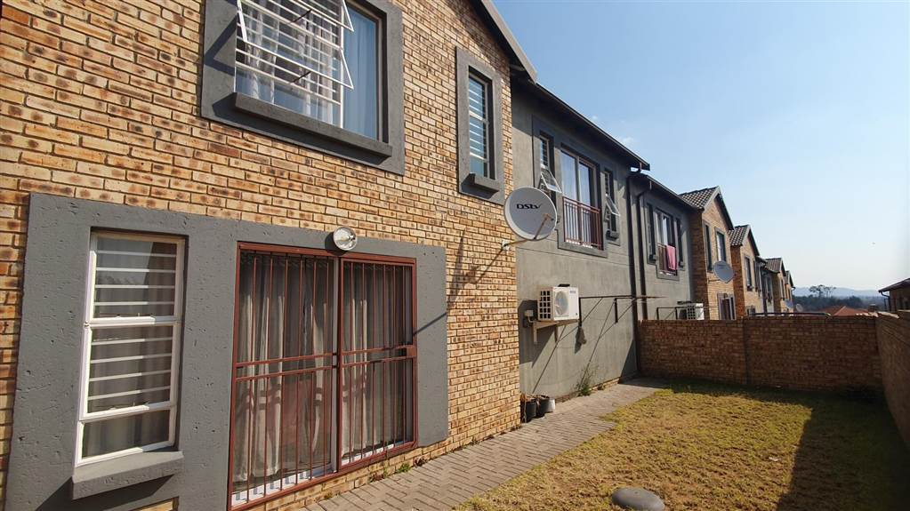 3 Bed Townhouse in Wilgeheuwel photo number 16