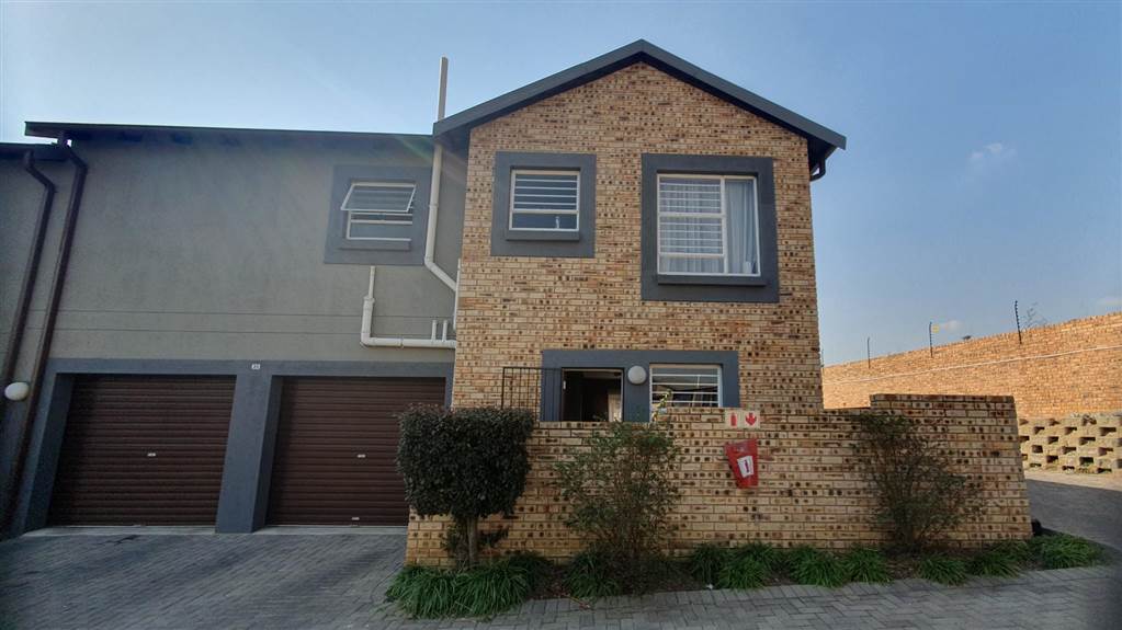 3 Bed Townhouse in Wilgeheuwel photo number 14
