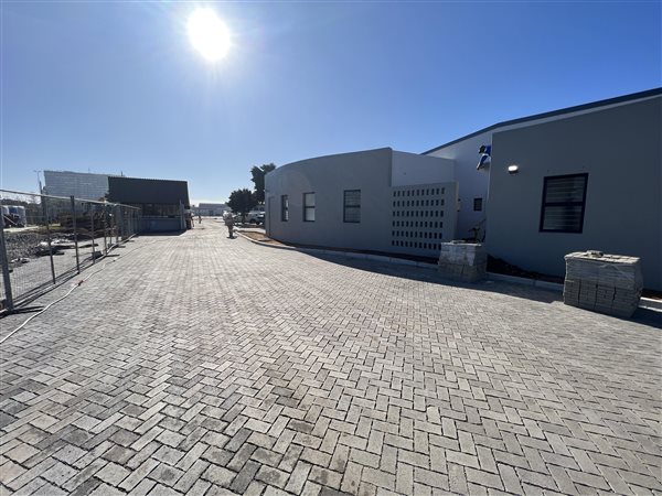 103  m² Commercial space