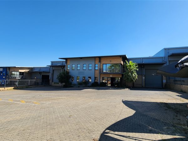 2 358  m² Industrial space