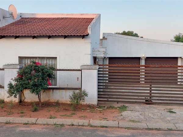 3 Bed House in Spruit View