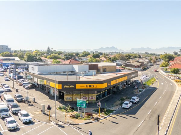 1 438 m² Commercial space 1 438 m² Commercial space