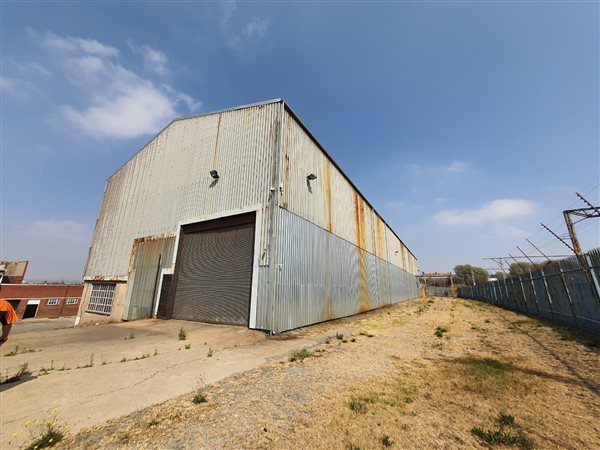 9 600  m² Industrial space