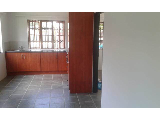 2 Bed House in Parktown Estate photo number 10