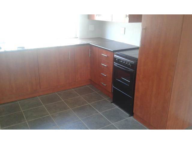 2 Bed House in Parktown Estate photo number 4