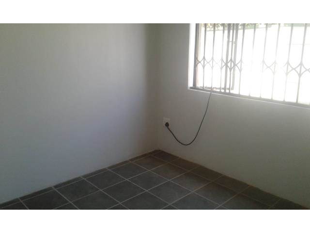 2 Bed House in Parktown Estate photo number 12