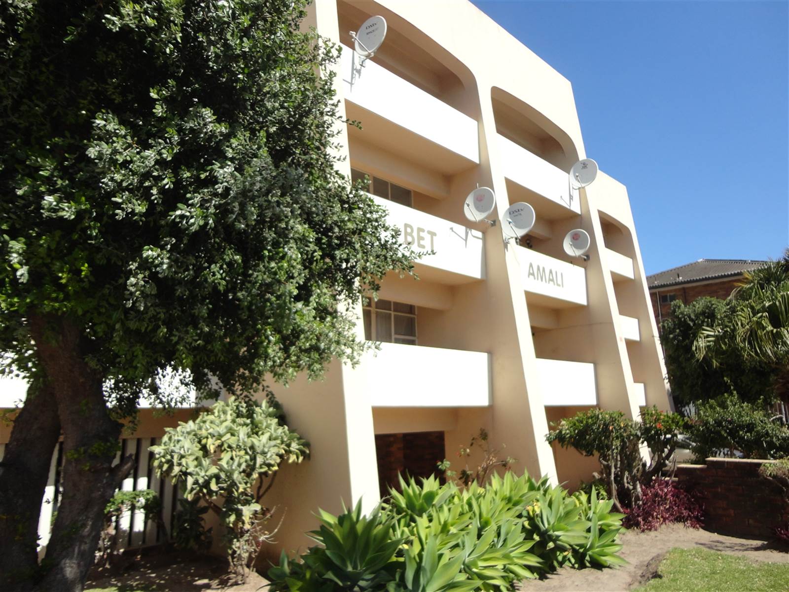 2 Bed Flat in Southernwood photo number 1