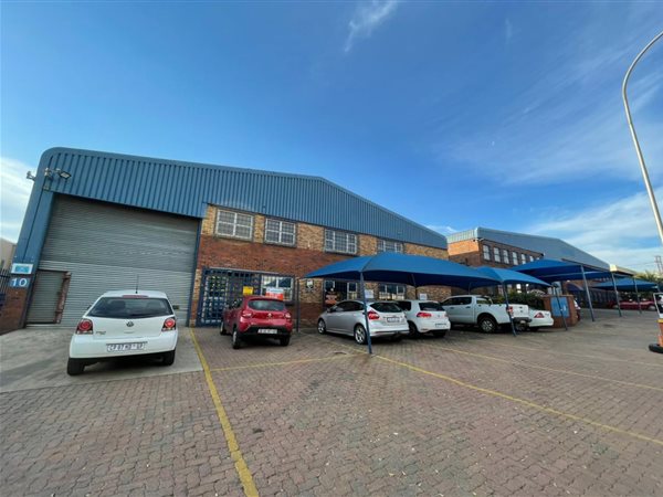 593  m² Industrial space