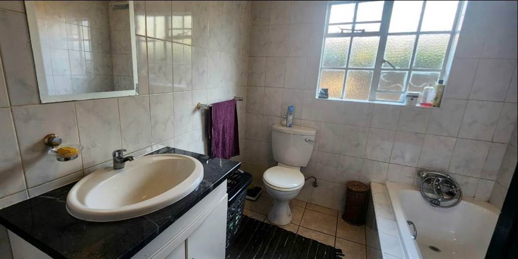 3 Bed Townhouse in New Redruth photo number 21
