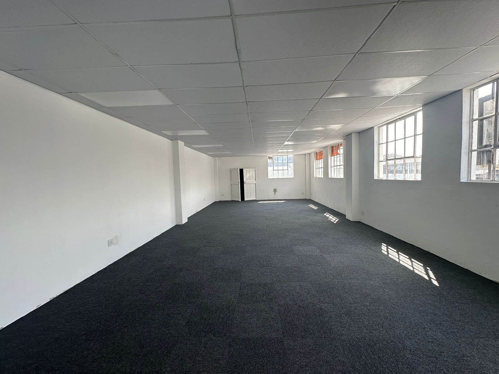 80  m² Commercial space in New Redruth photo number 2