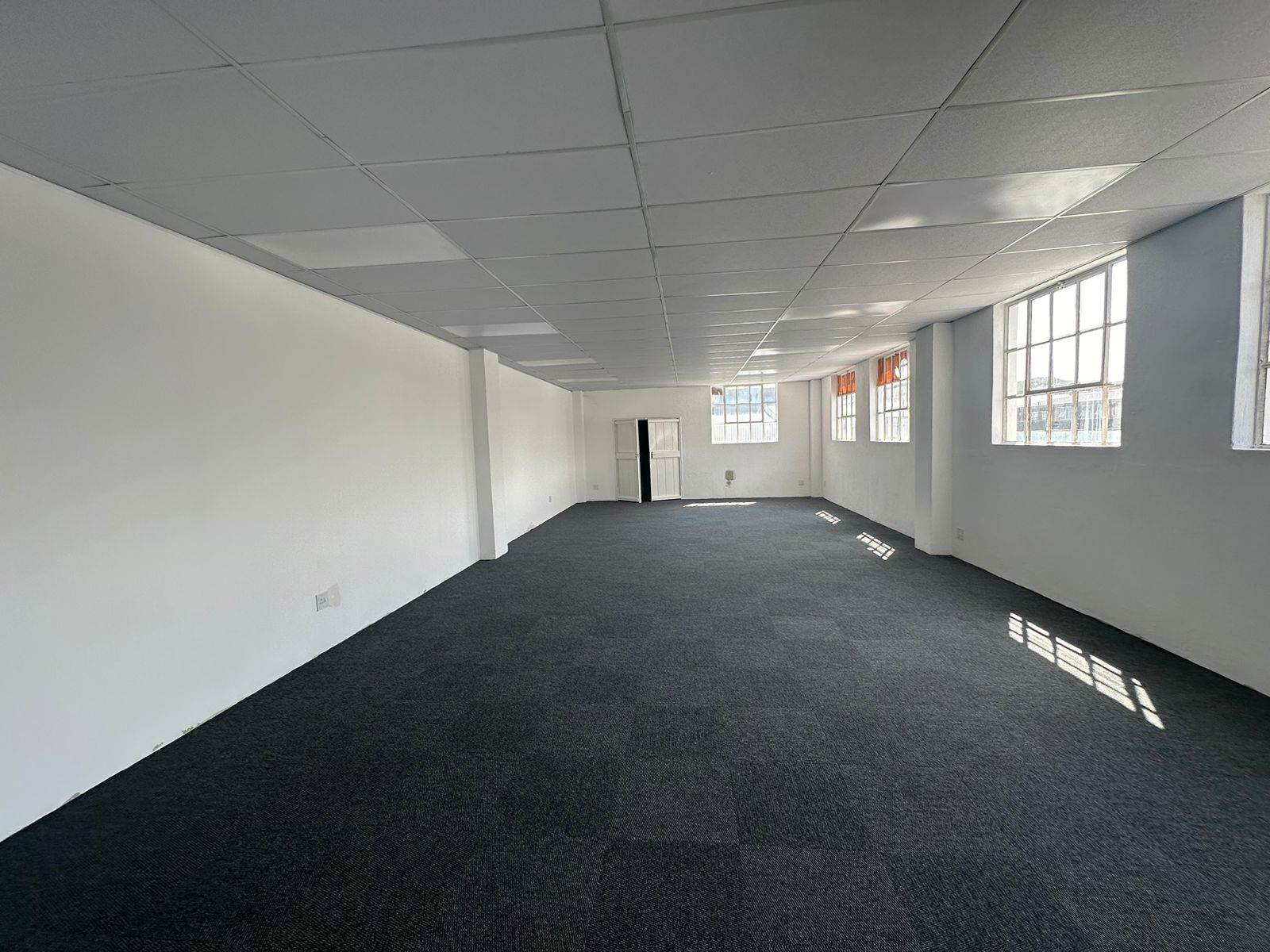 80  m² Commercial space in New Redruth photo number 3