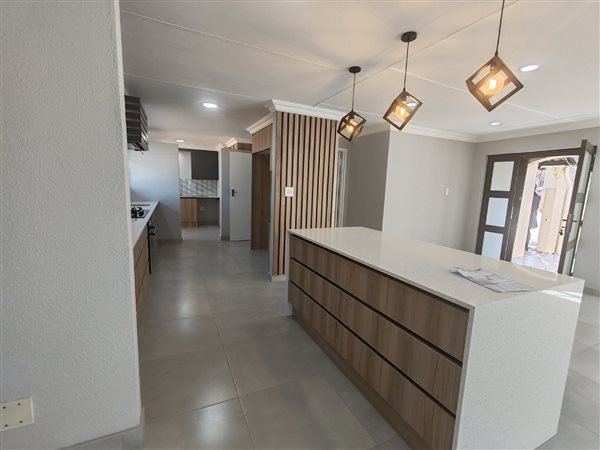 4 Bedroom House 4 Bedroom House