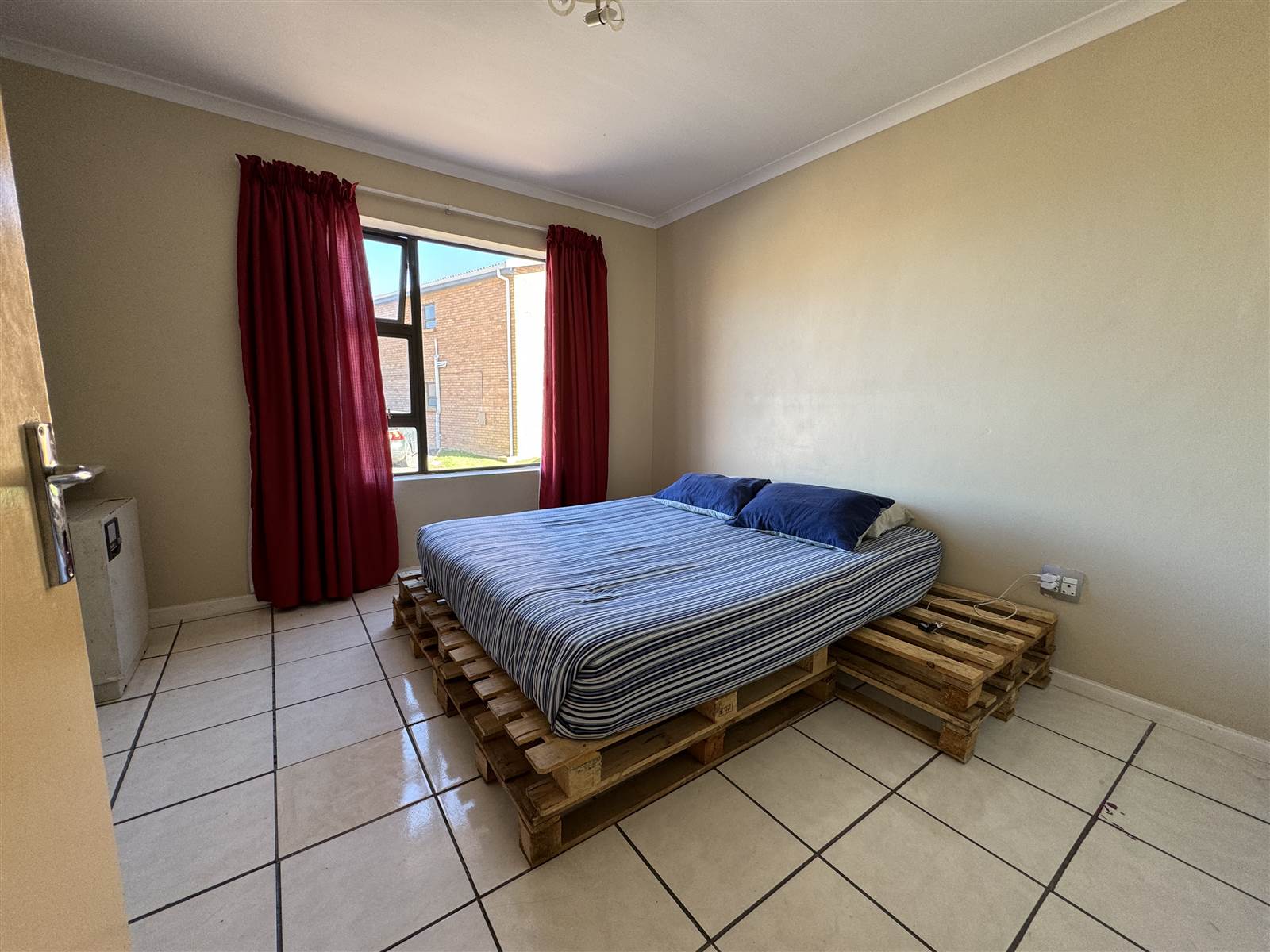 2 Bed Apartment in Gordons Bay Central photo number 5
