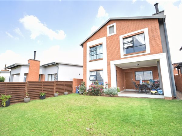 3 Bedroom Townhouse 3 Bedroom Townhouse