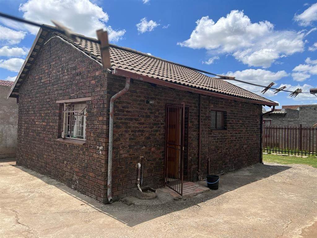 2 Bed House in Embalenhle photo number 1