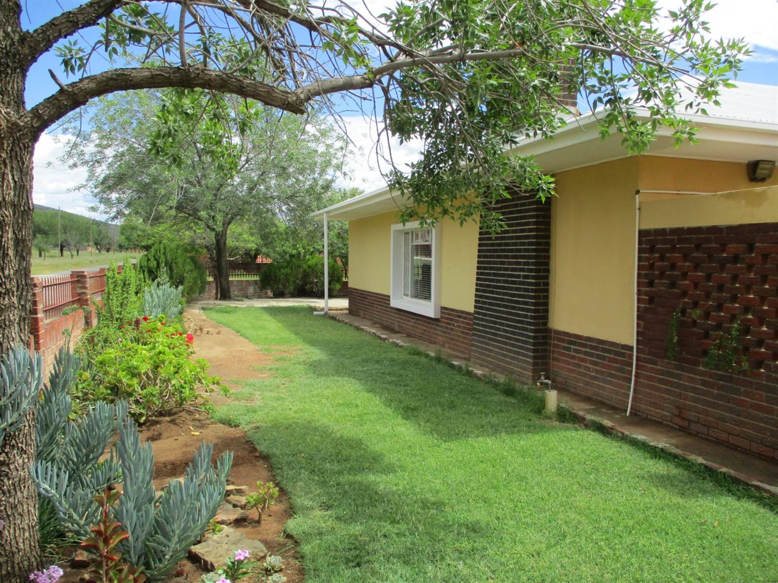 4 Bed House in Graaff Reinet photo number 28