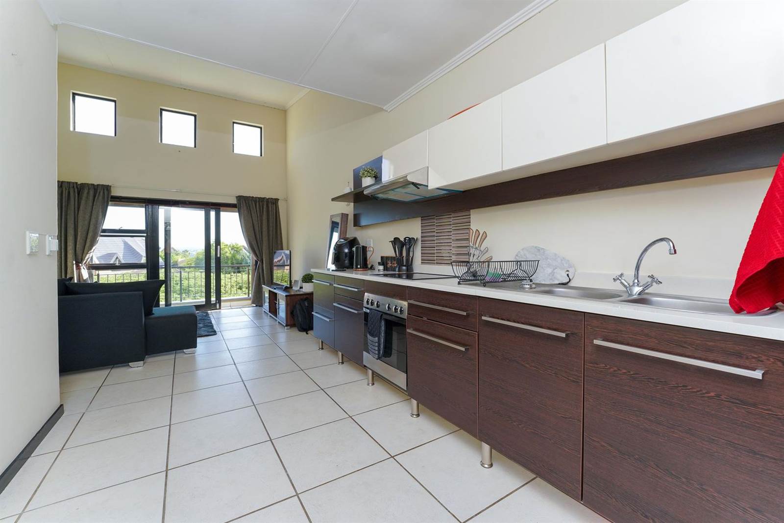 1 Bed Apartment in Fourways photo number 6