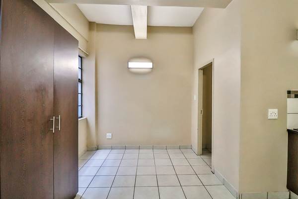 1 Bed Apartment in City & Suburban (Maboneng) photo number 7