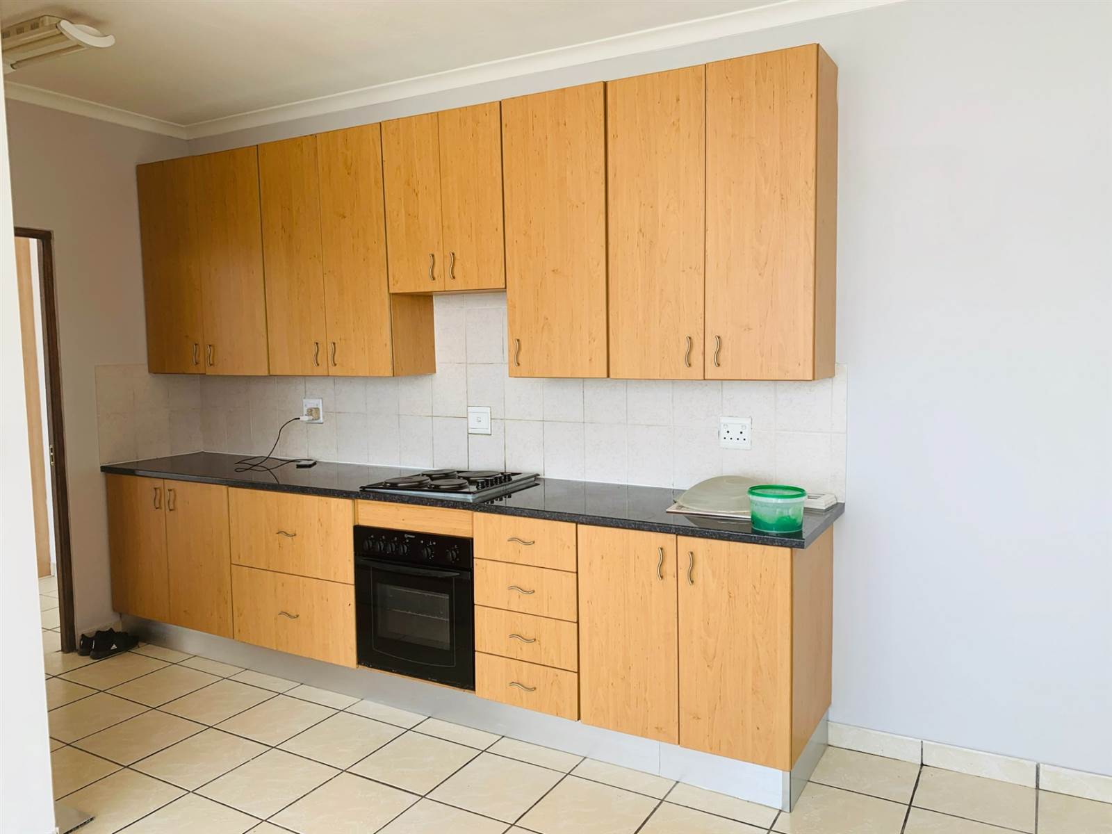 2 Bed Flat in Randburg Central photo number 2