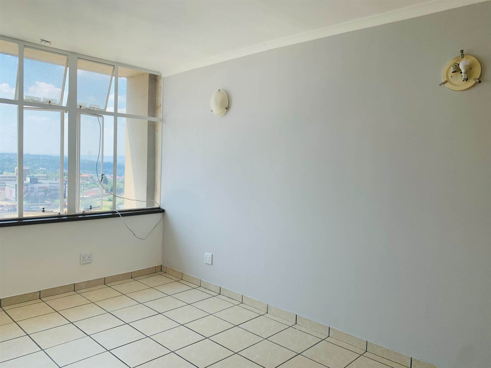 2 Bed Flat in Randburg Central photo number 6