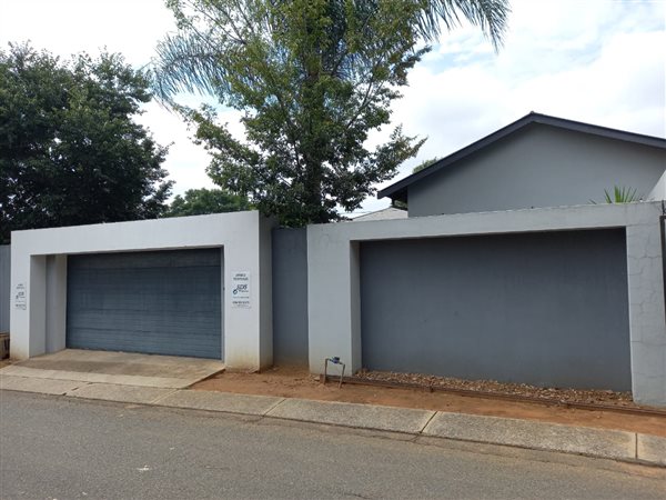 4 Bedroom House 4 Bedroom House