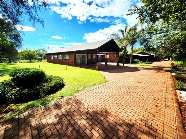 1.1 ha Smallholding 1.1 ha Smallholding