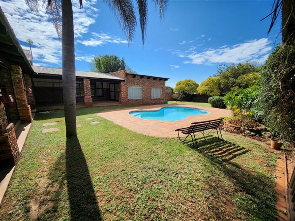 1.1 ha Smallholding 1.1 ha Smallholding