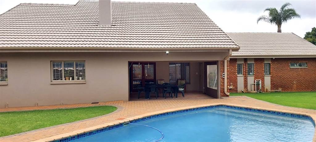 5 Bed House in Garsfontein photo number 28
