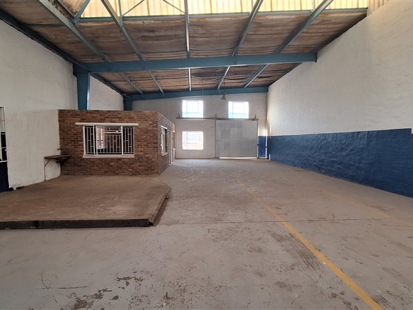 561  m² Industrial space