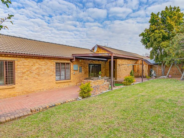 3 Bedroom Townhouse 3 Bedroom Townhouse