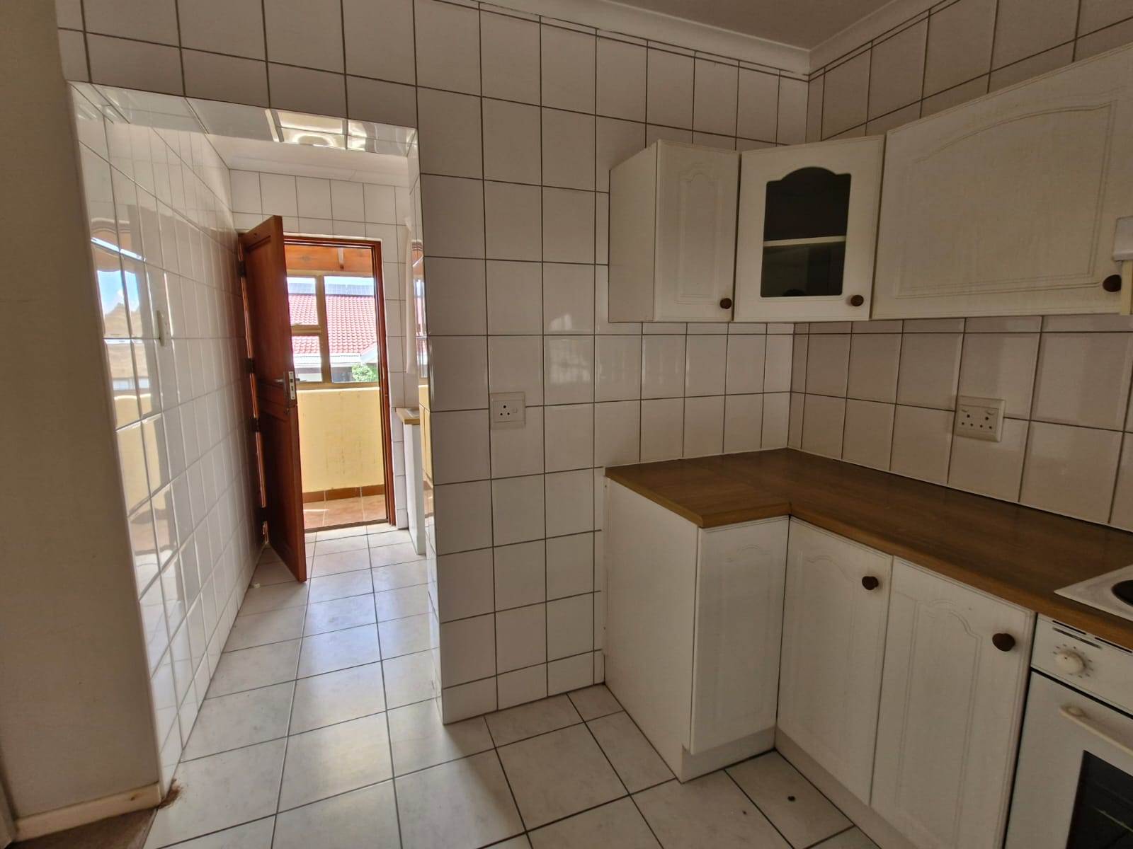 2 Bed Townhouse in Hartenbos photo number 9