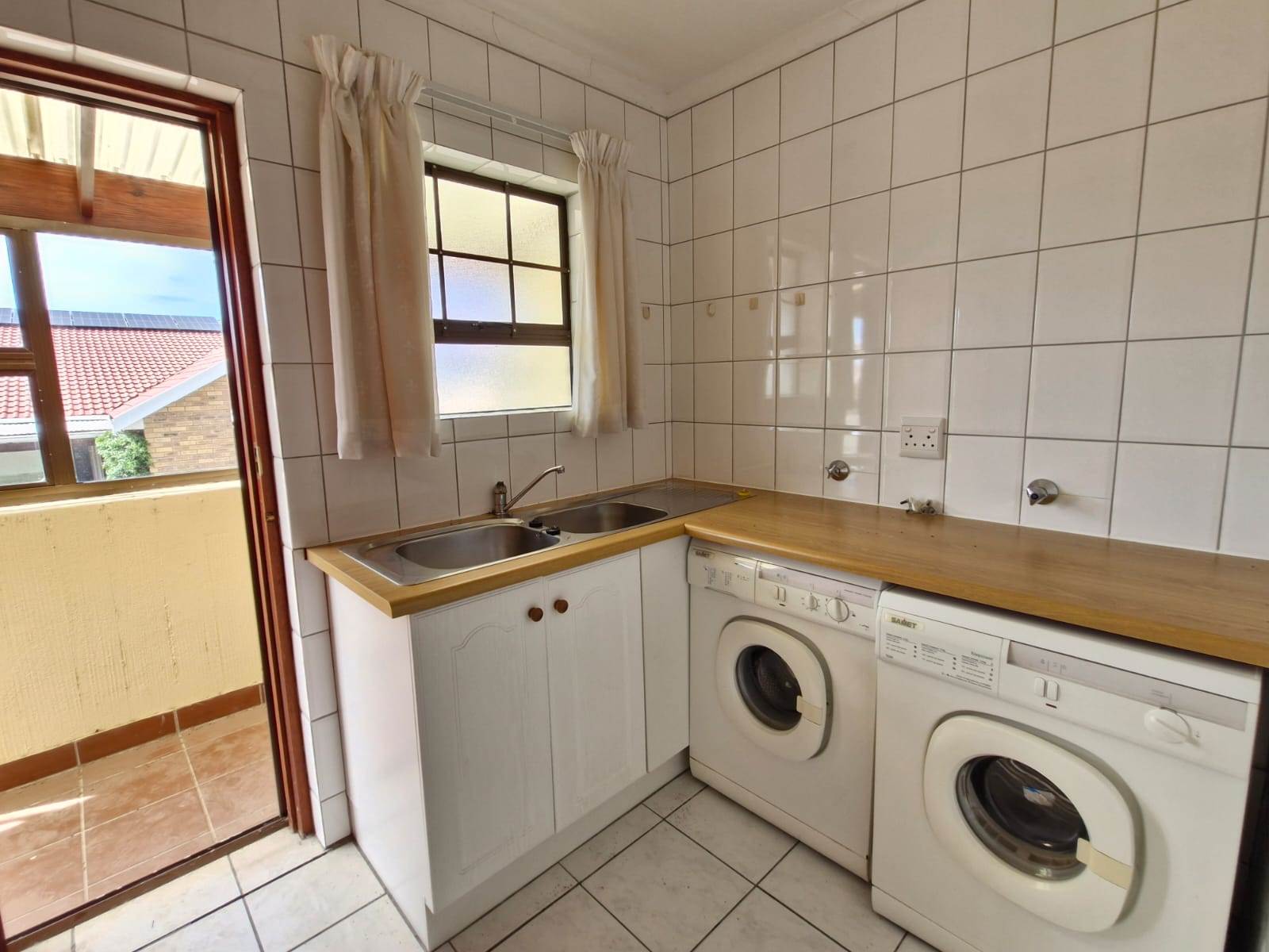 2 Bed Townhouse in Hartenbos photo number 11