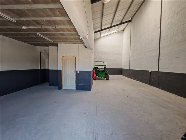 170 m² Industrial space 170 m² Industrial space