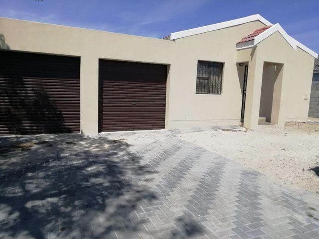 3 Bed House in Diazville photo number 1