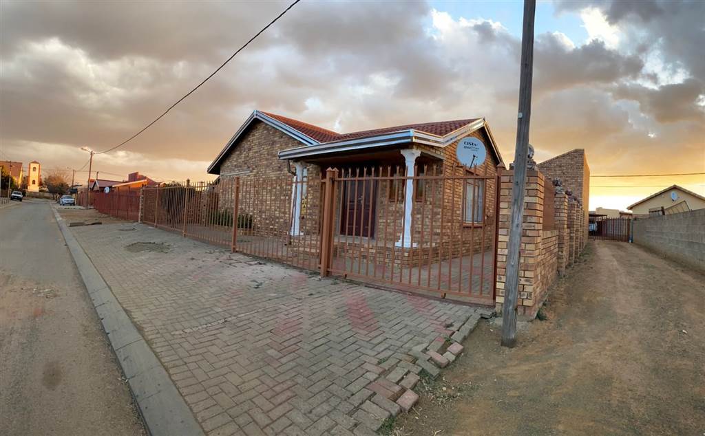 3 Bed House in Bloemfontein photo number 20