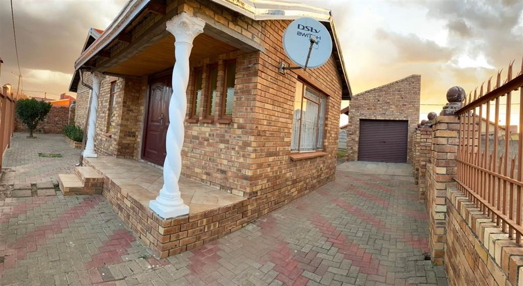 3 Bed House in Bloemfontein photo number 1