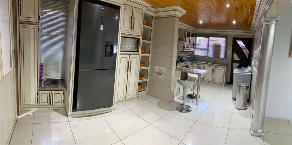 3 Bed House in Bloemfontein photo number 8