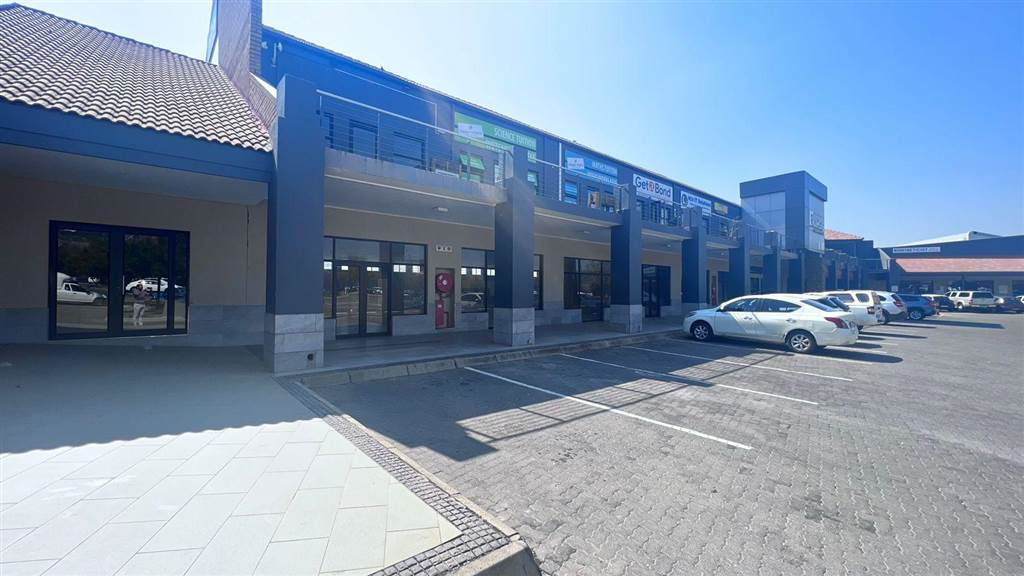 334  m² Commercial space in Ruimsig photo number 2