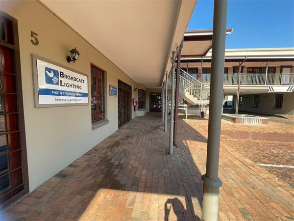 585  m² Commercial space in Ferndale