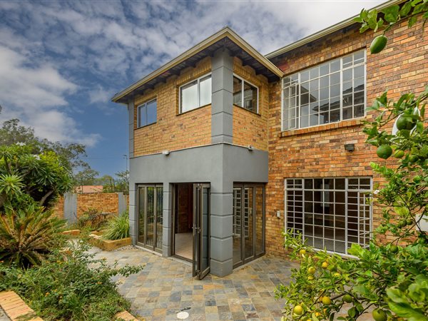 3 Bed Townhouse in Olivedale