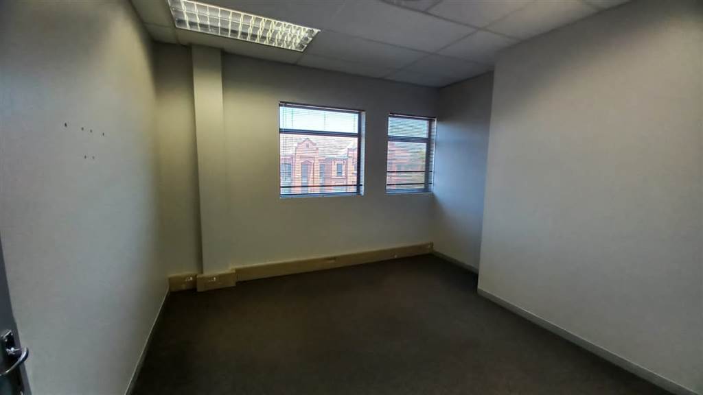 149  m² Commercial space in Faerie Glen photo number 9