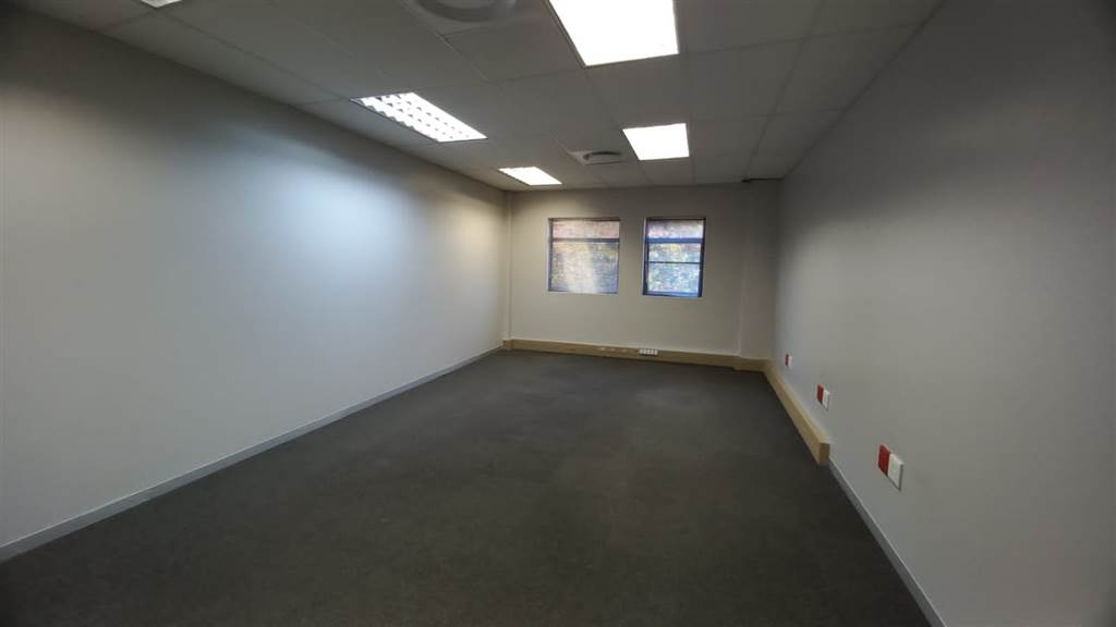 149  m² Commercial space in Faerie Glen photo number 8
