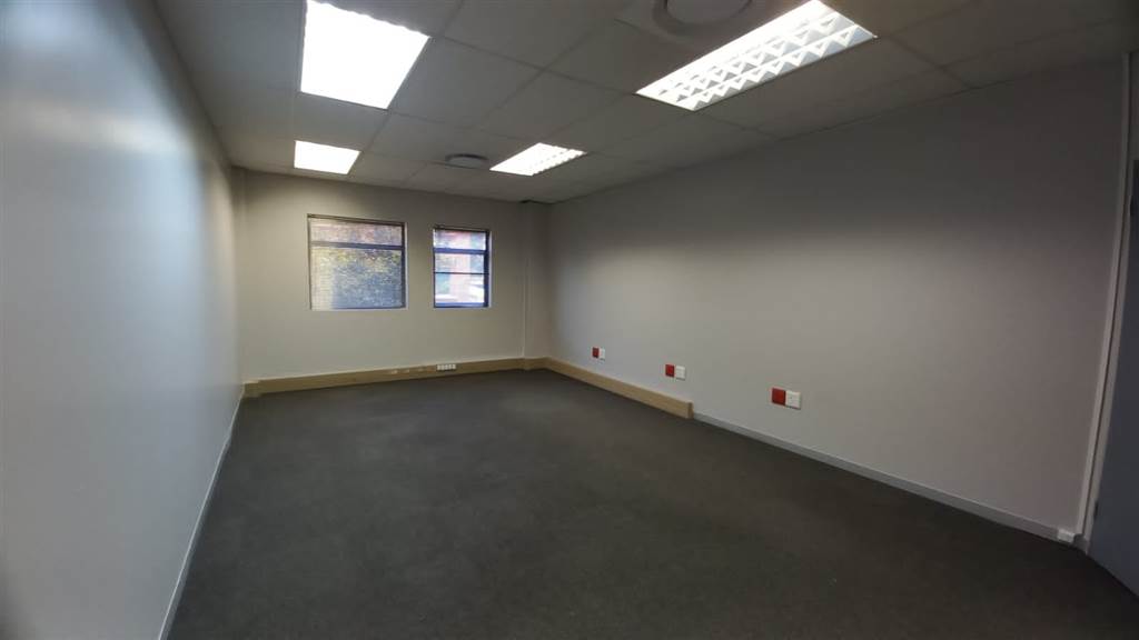 149  m² Commercial space in Faerie Glen photo number 7